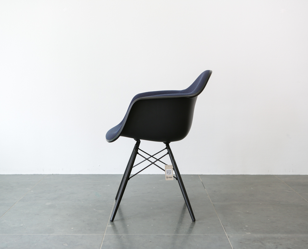 kijk in Lijkenhuis Lastig Vitra DAW stoel volledig bekleed | Gerritsma Interieur